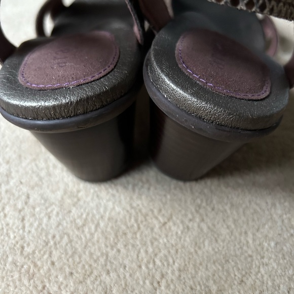 Aravon shoes by New Balance. Snakeskin pattern adjustable toe and ankle strap - Picture 5 of 6